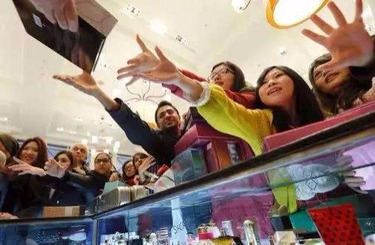大鸡巴狂插骚屄视频中国人依然爱赴日旅游 消费已由爆买转向网购